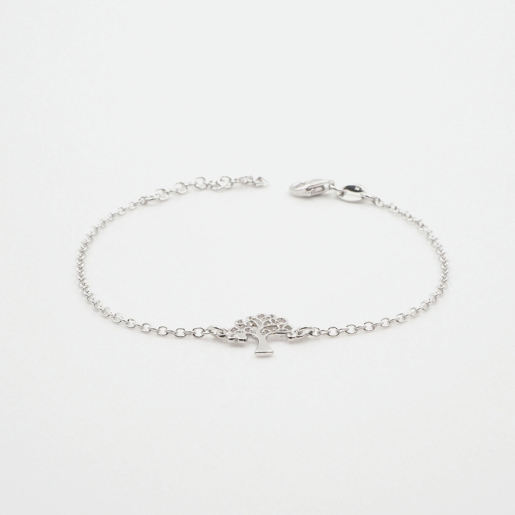 Silber Armbaender fuer Damen jetzt kaufen in unserem Onlineshop oder vor Ort in unserer Filiale in Basel